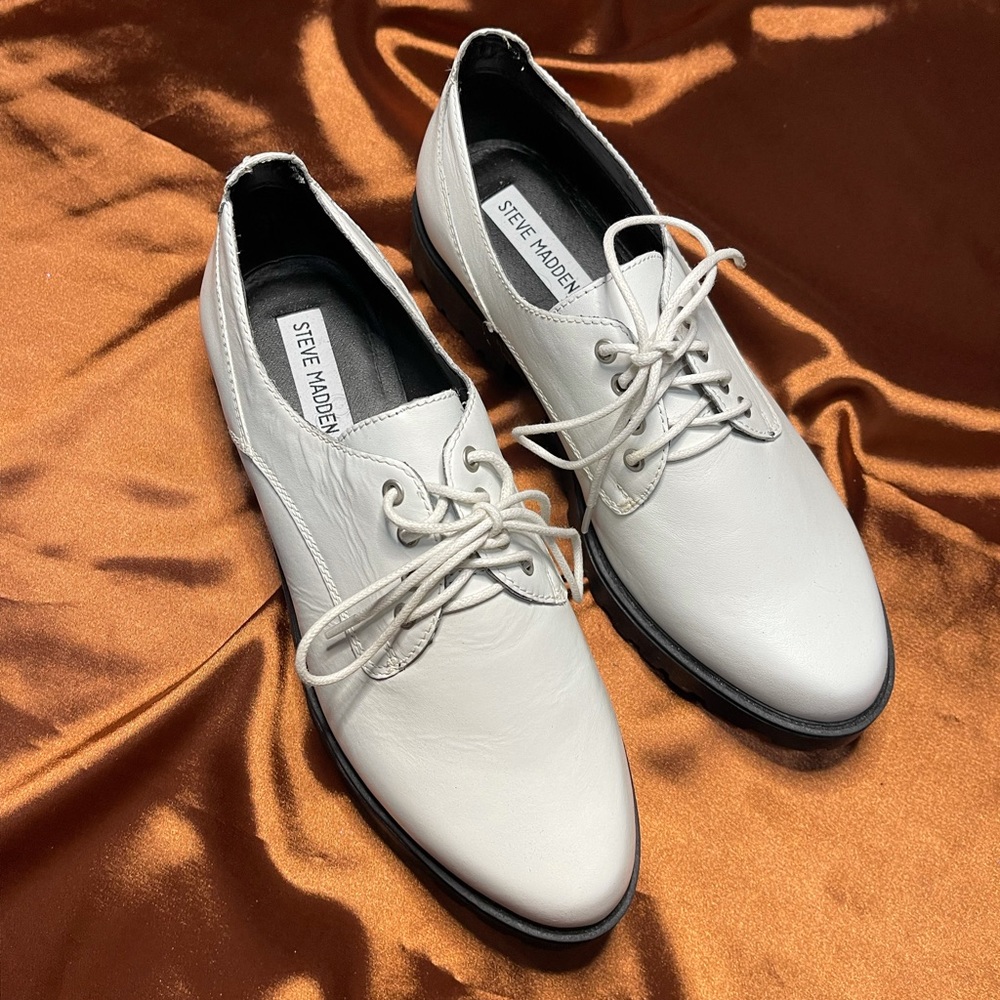 White Women's Dewwars Lug Bottom Oxford Flats